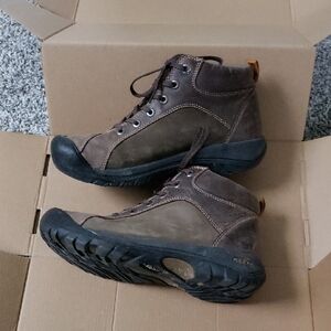 KEEN leather boots